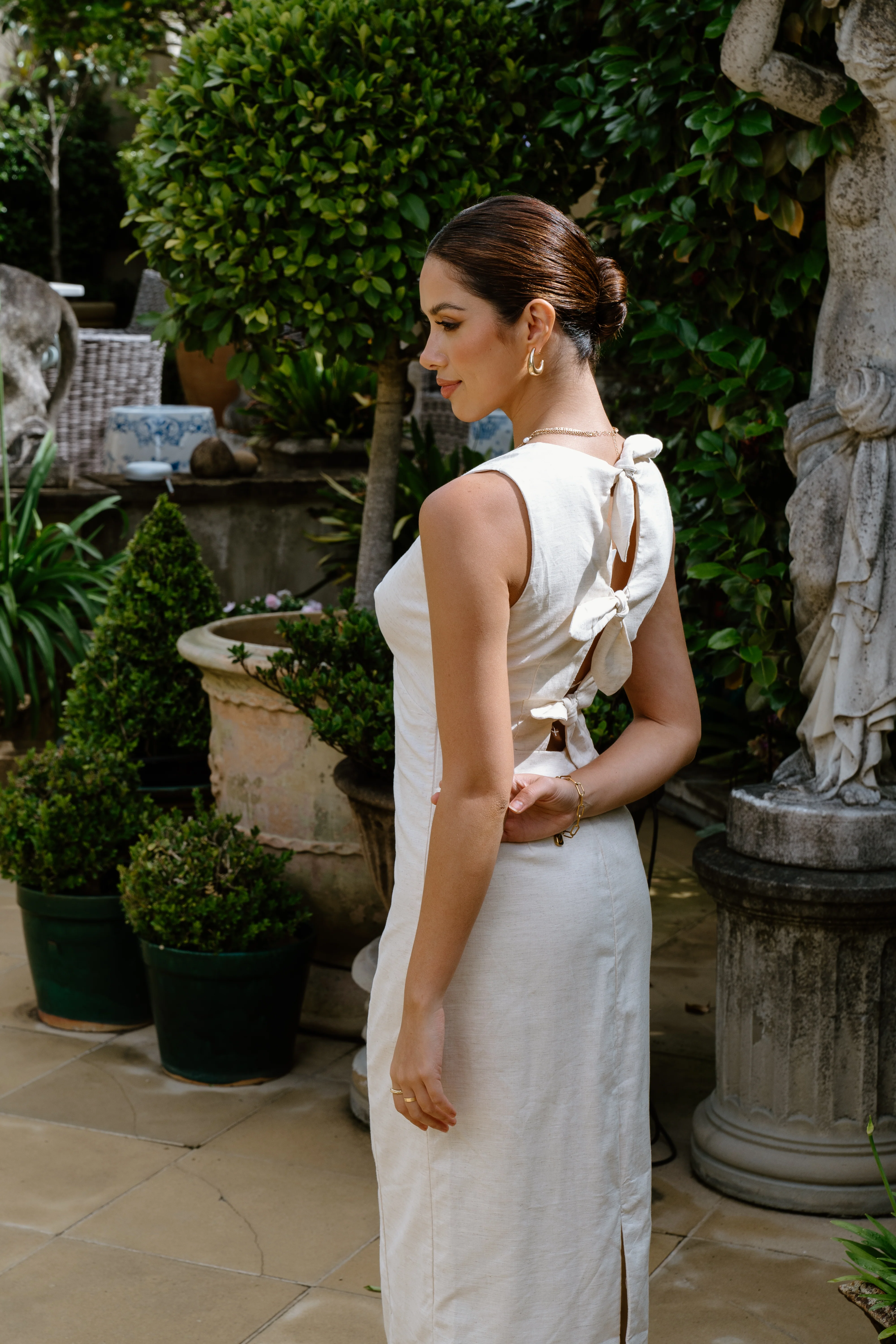 Anna Linen Midi Dress with Back Ties - Image 2