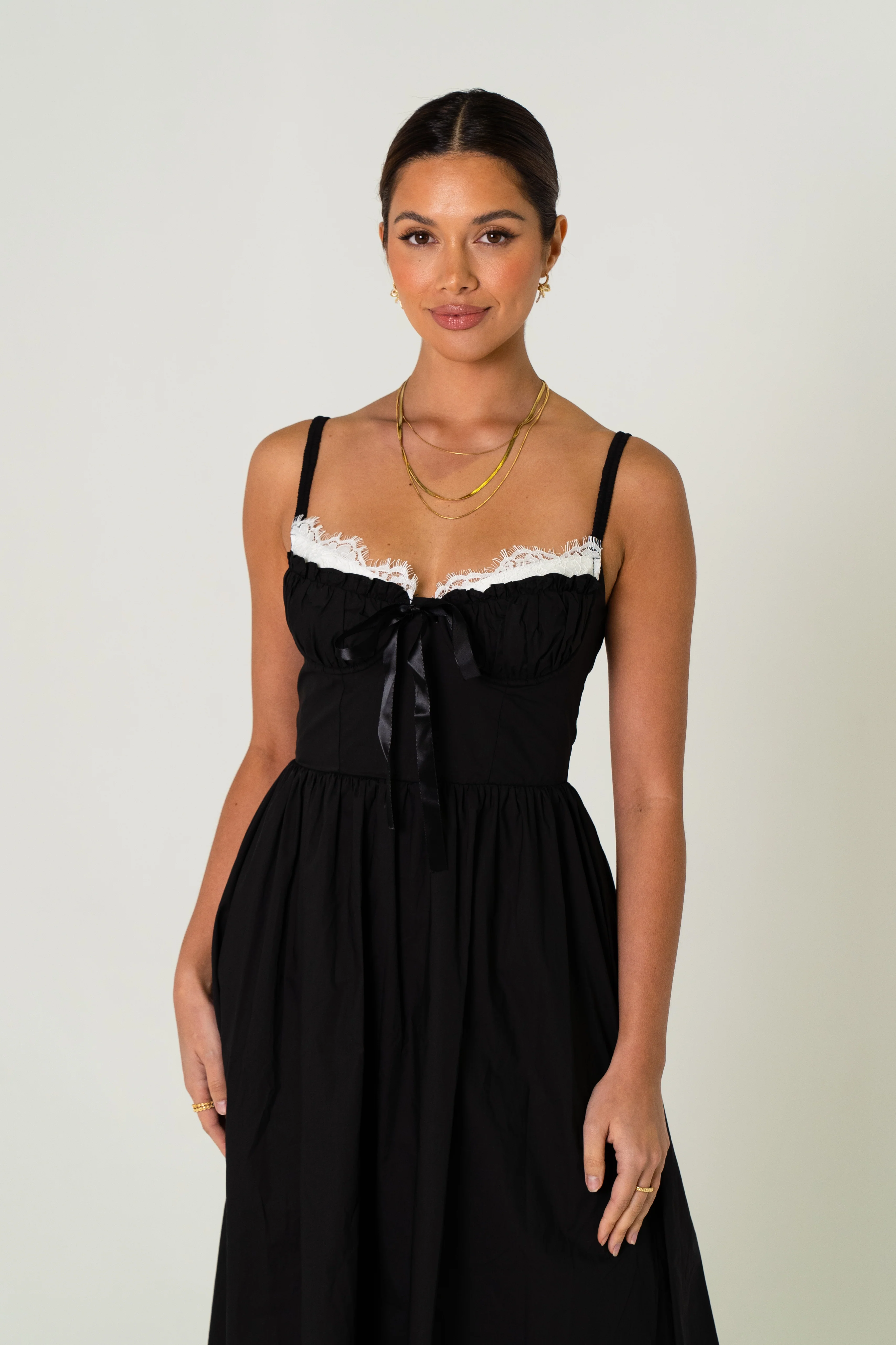Lena Black Maxi Dress with  Contrast Lace Details - Image 4