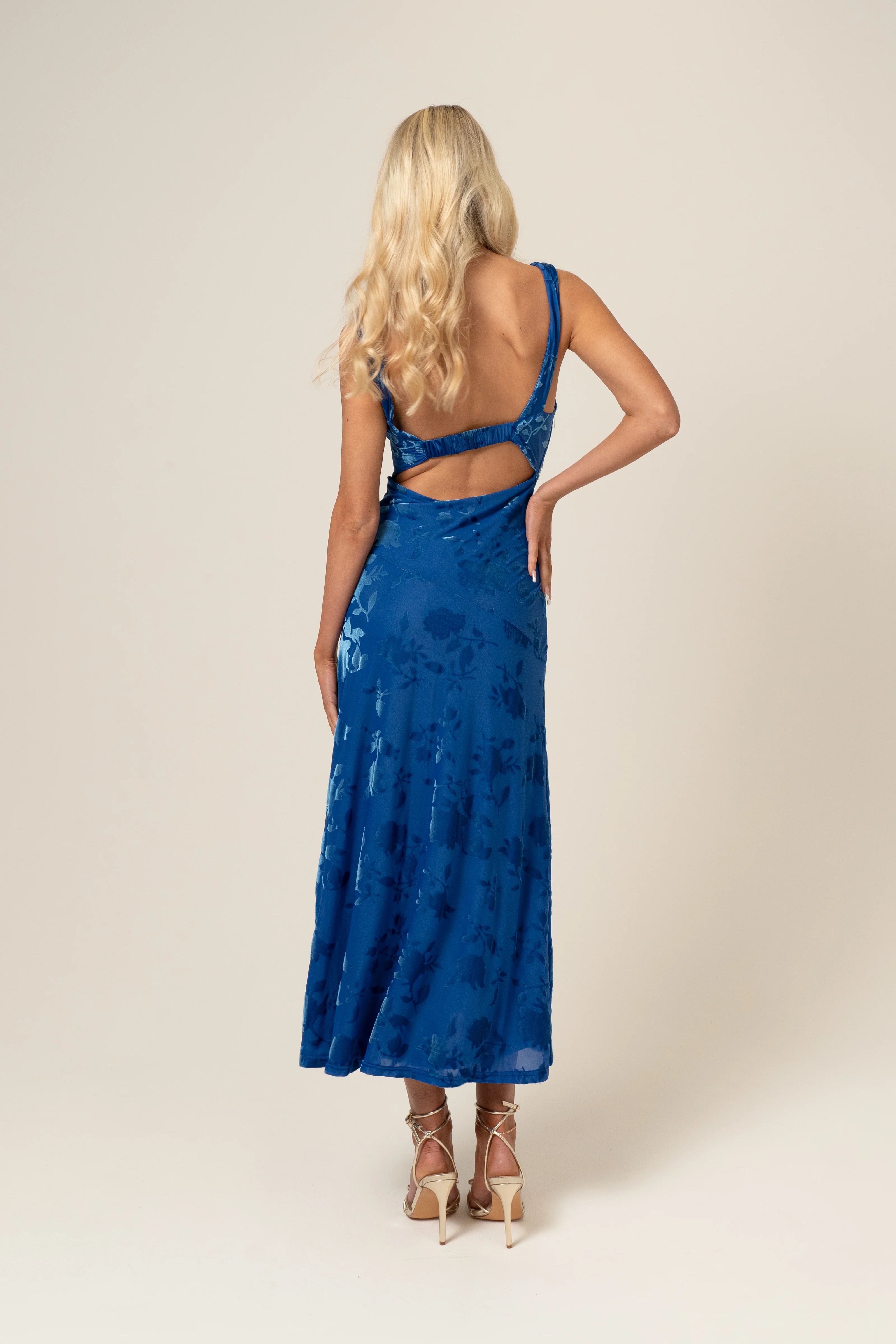 Maddie V-Neck Classic Midi Dress - Image 17