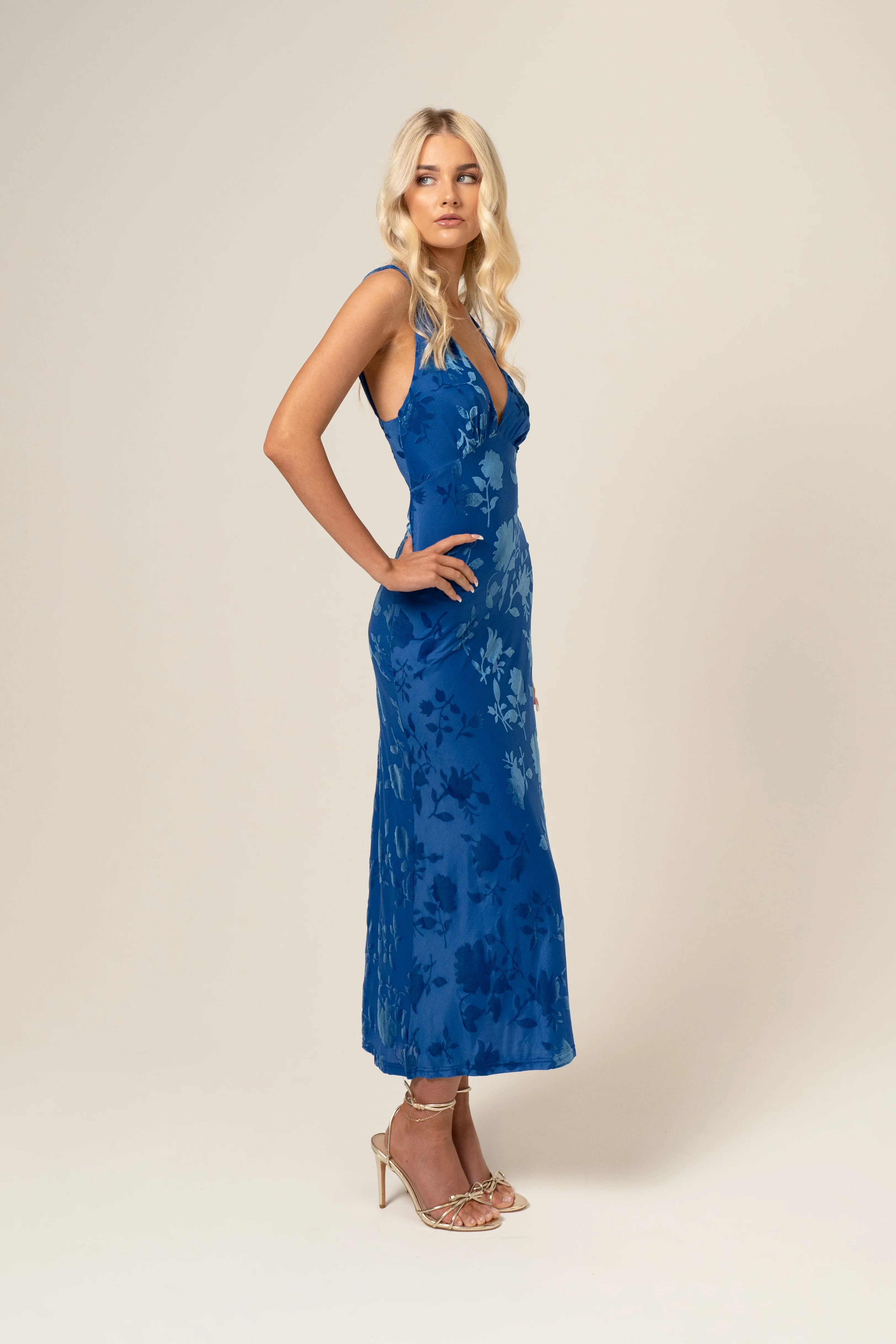 Maddie V-Neck Classic Midi Dress - Image 3