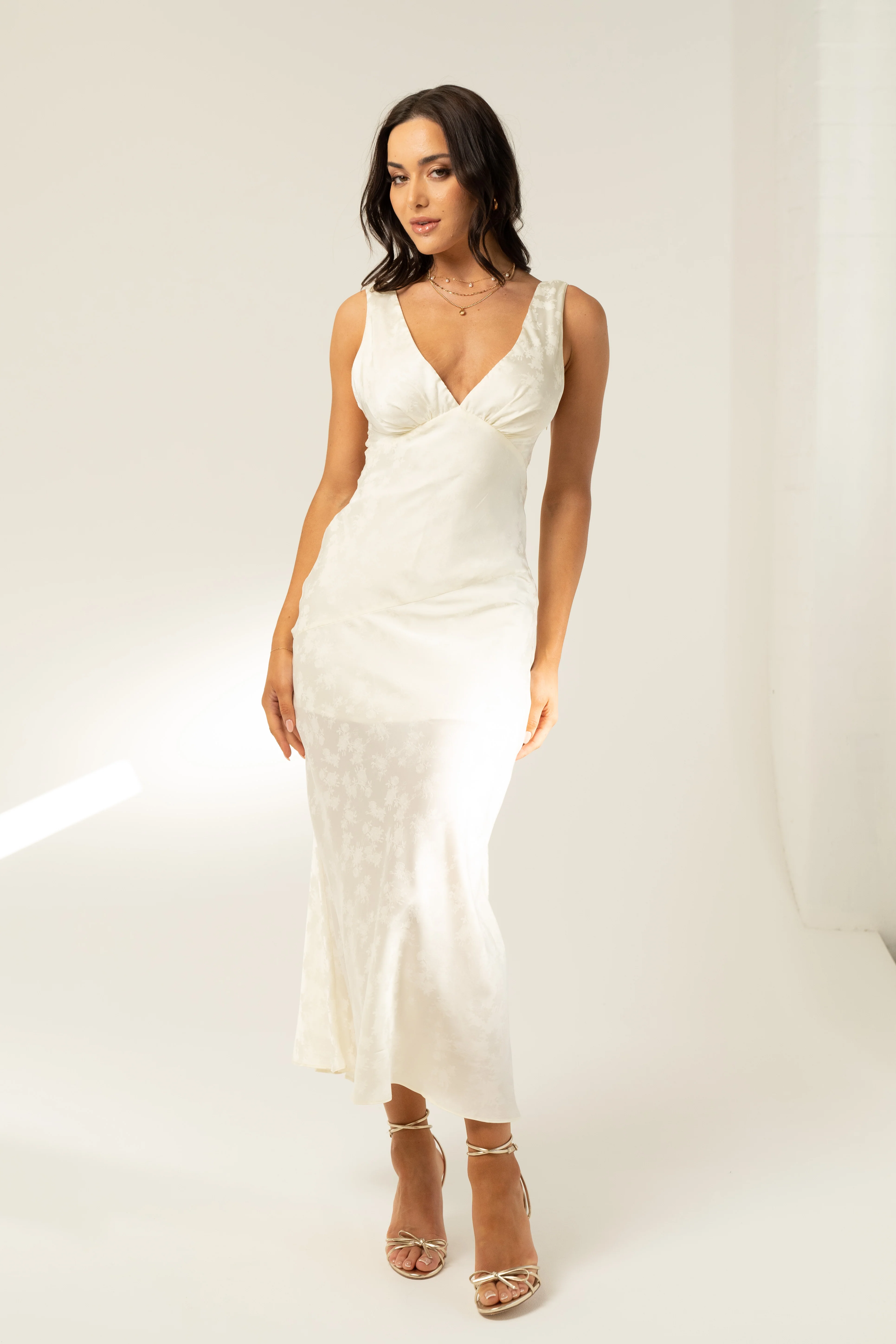 Maddie V-Neck Classic Midi Dress - Image 5