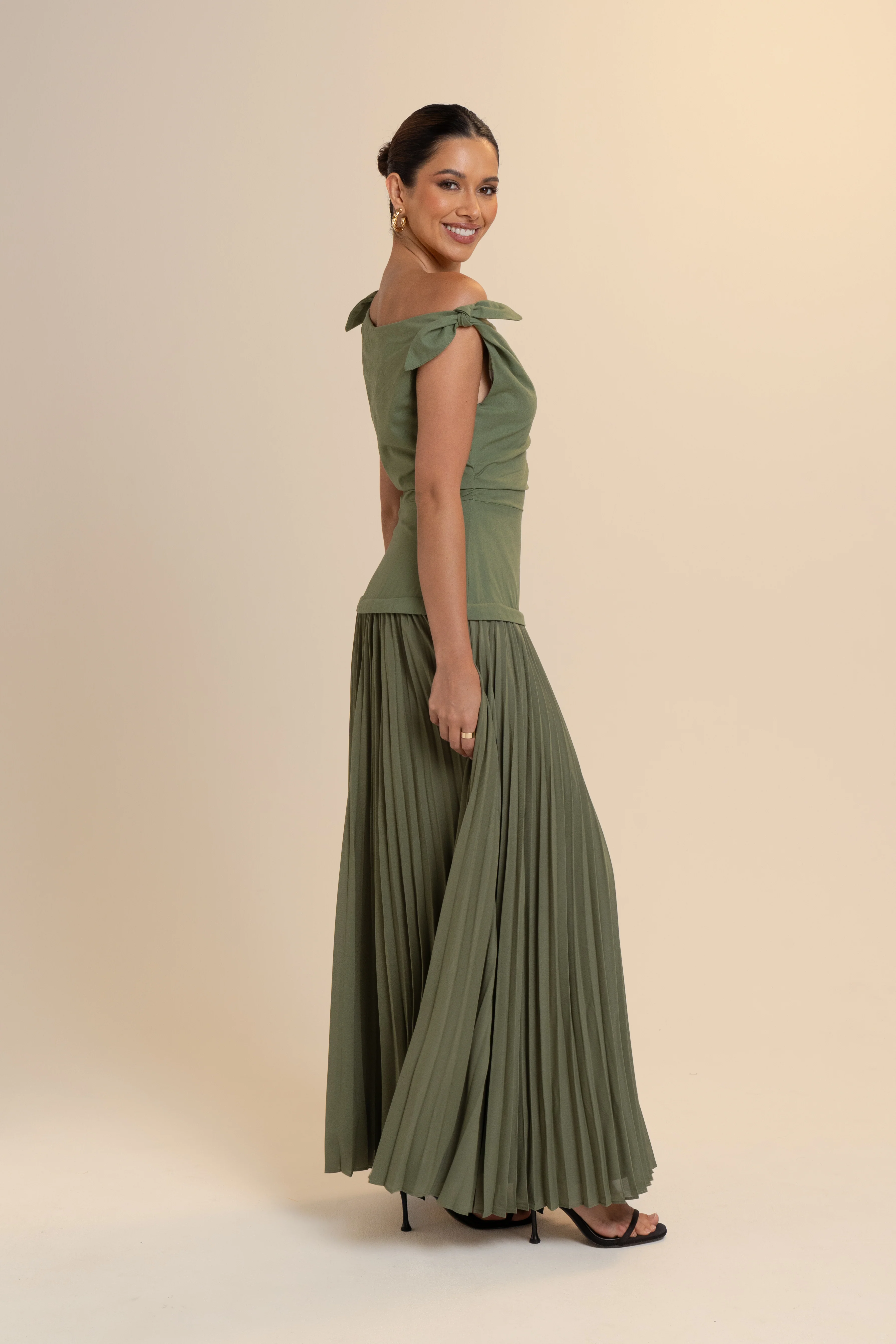 Ophelia Drop Shoulder Pleated Maxi Dress - Image 11