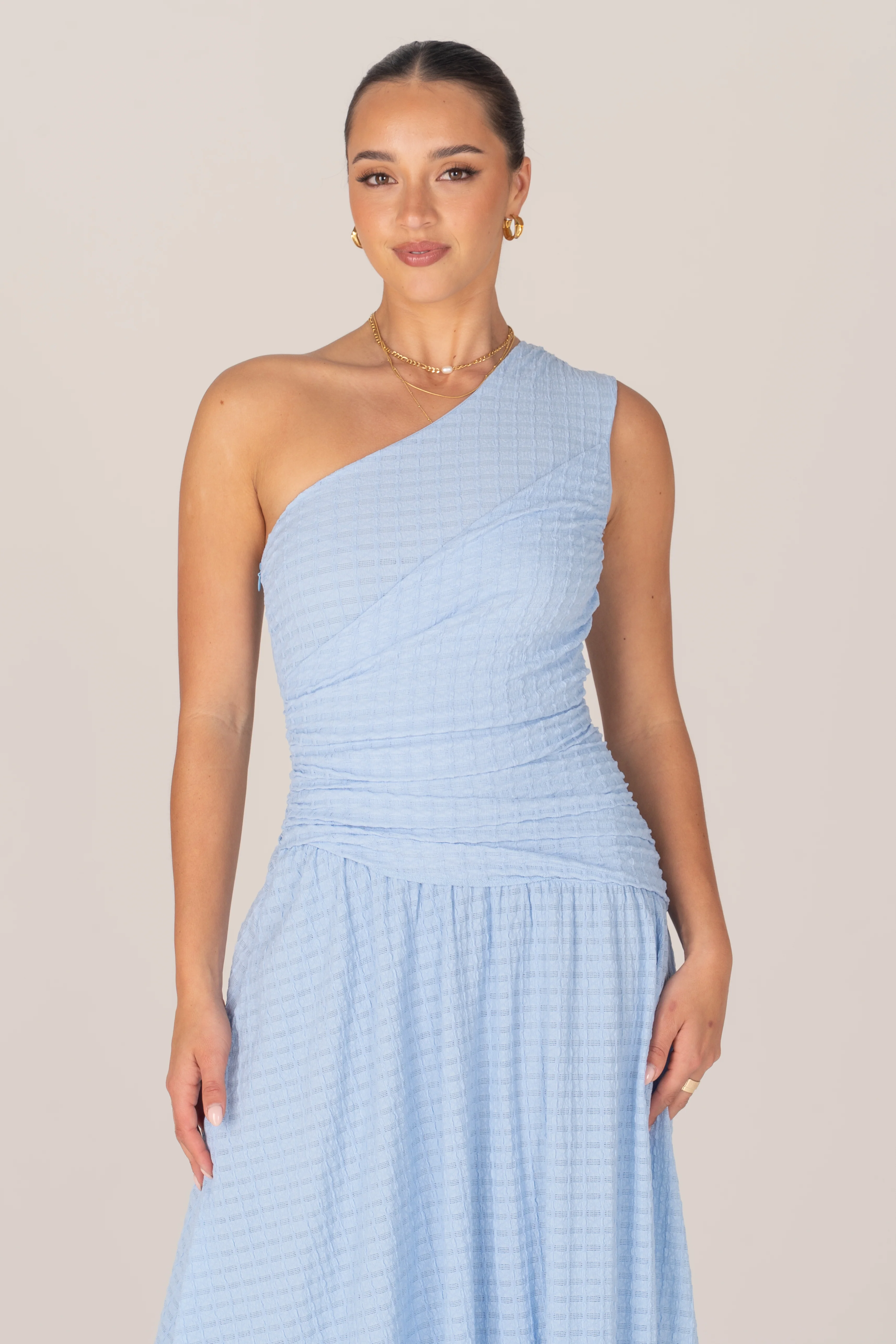 Tahlia One-Shoulder Blue Gathered Midi Dress - Image 4