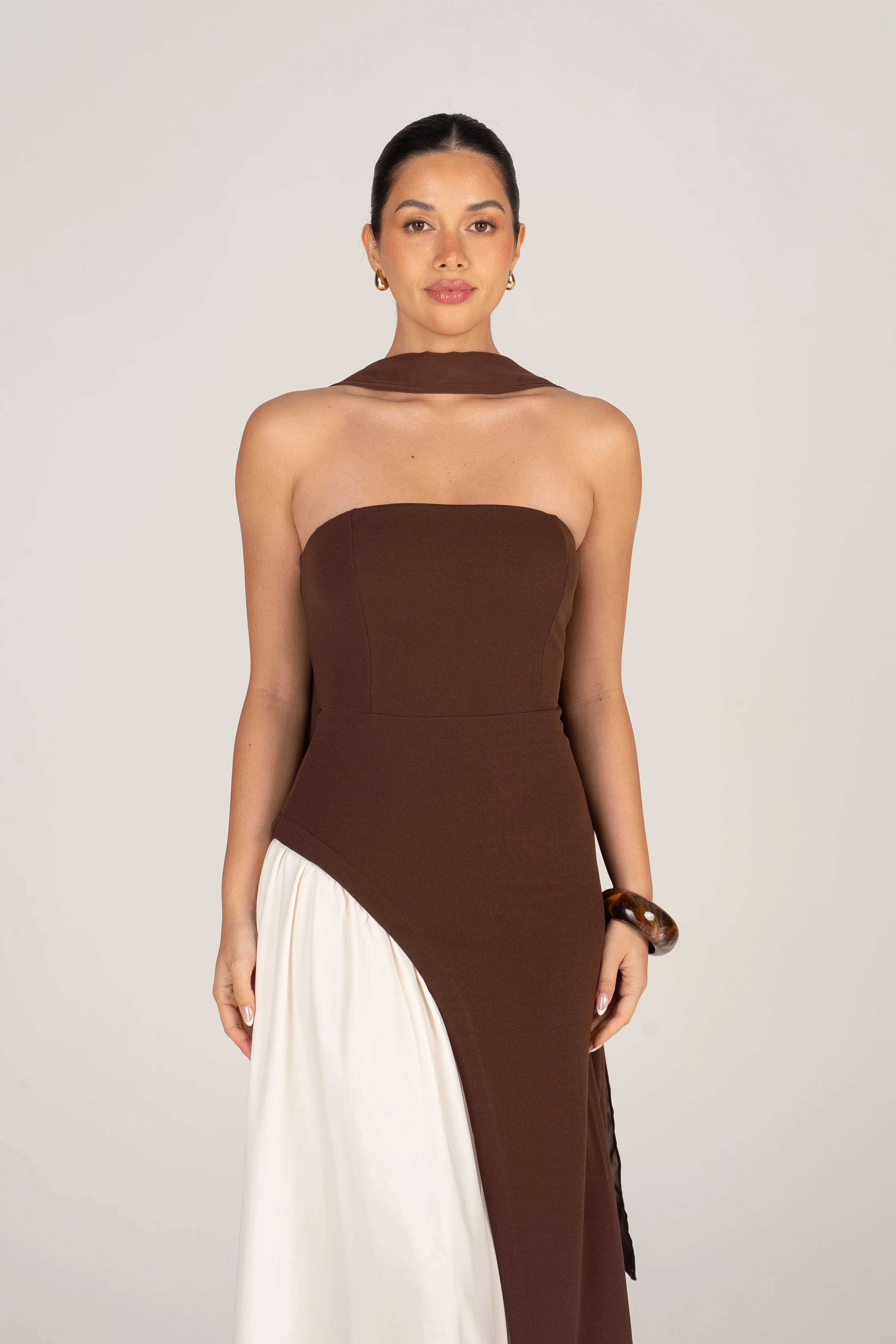 Winona Chocolate Contrast Midi Dress with Detachable Neck Piece - Image 4
